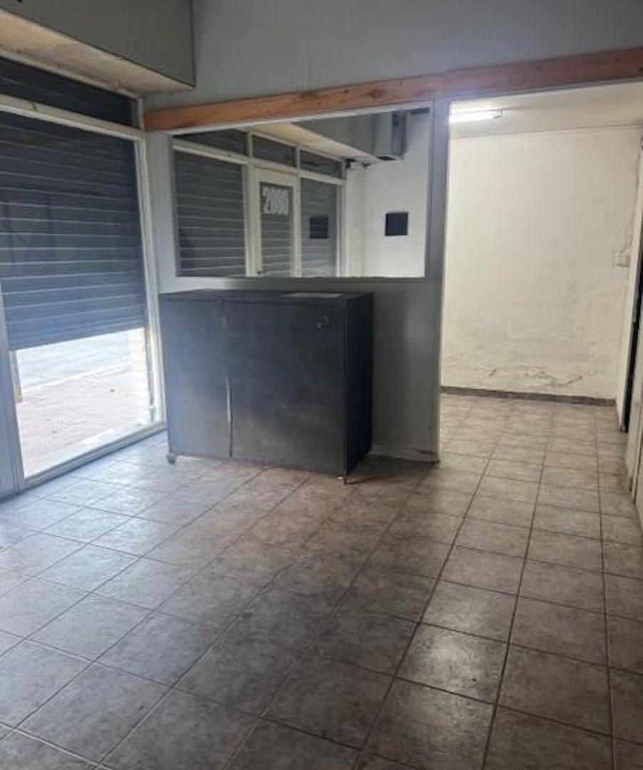 Foto de VENTA LOCAL COMERCIAL AV PERON 2000, imagen 2