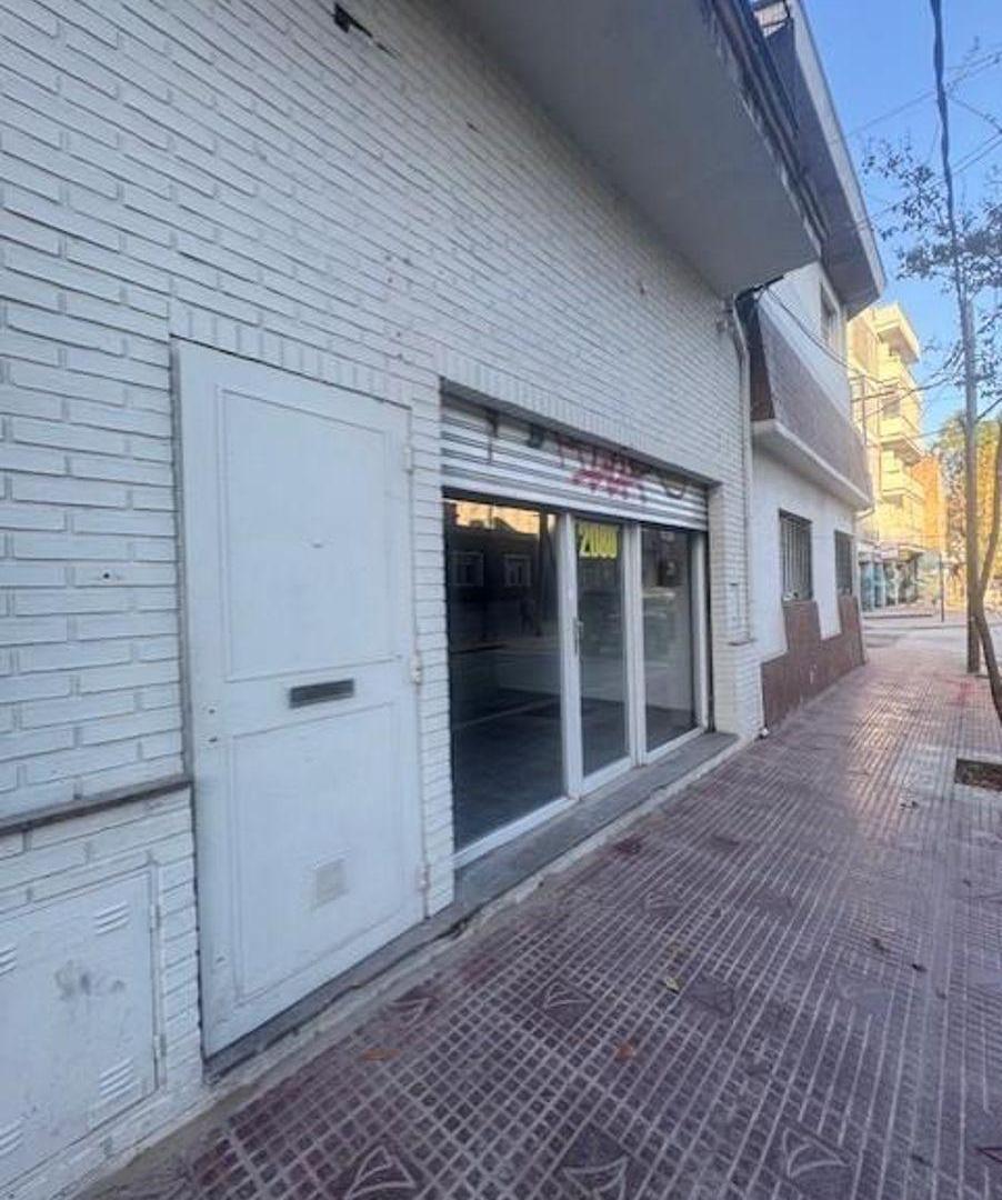 Foto de VENTA LOCAL COMERCIAL AV PERON 2000, imagen 4