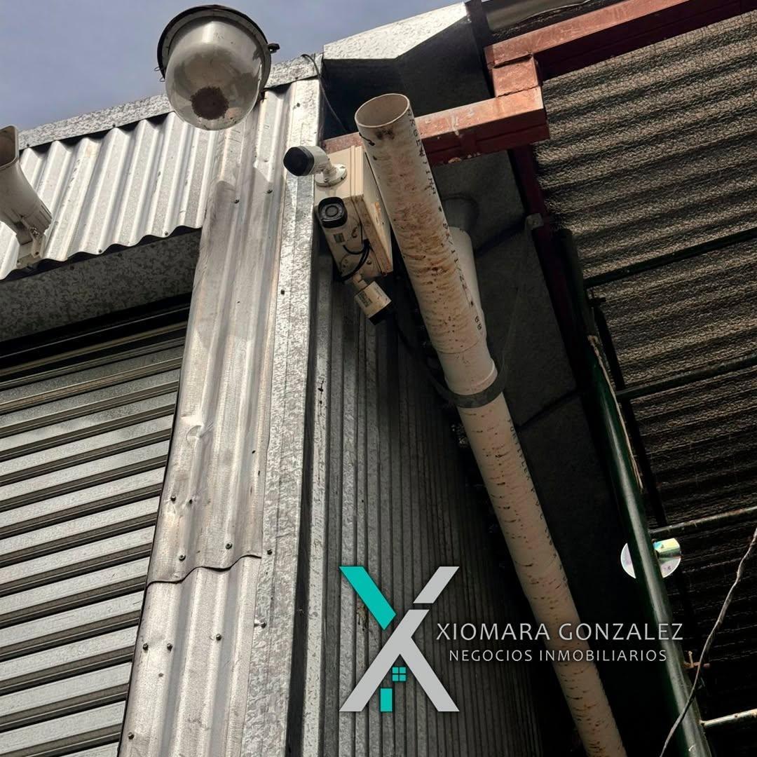 Venta de Galpón + 2 Lotes 5