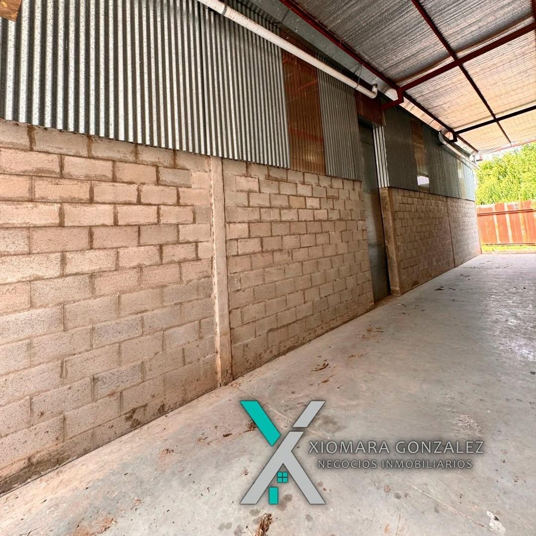 Venta de Galpón + 2 Lotes 4