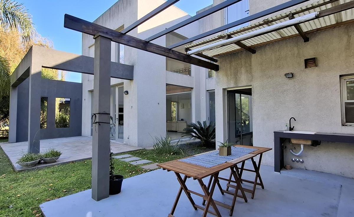 Casa en Barrio San Marco con 4 Dorm. 5