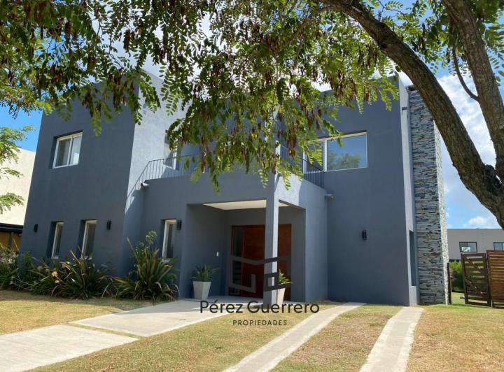 Casa en alquiler con 3 dormitorios y pileta lote central 3