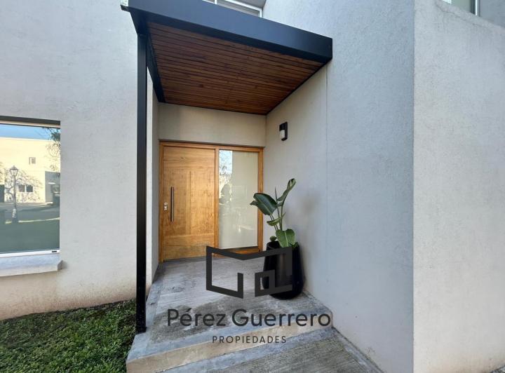 Casa en  alquiler en San Matias con 3 dormitorios y pileta 1
