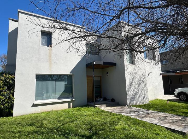 Casa en  alquiler en San Matias con 3 dormitorios y pileta 2