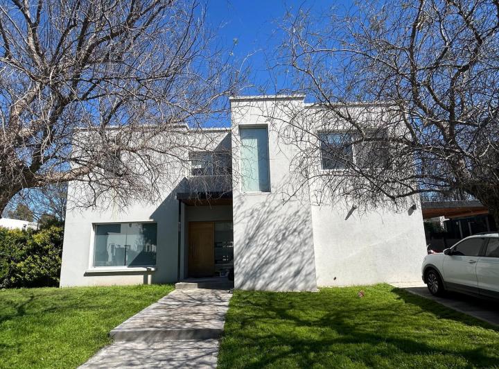 Casa en  alquiler en San Matias con 3 dormitorios y pileta 3