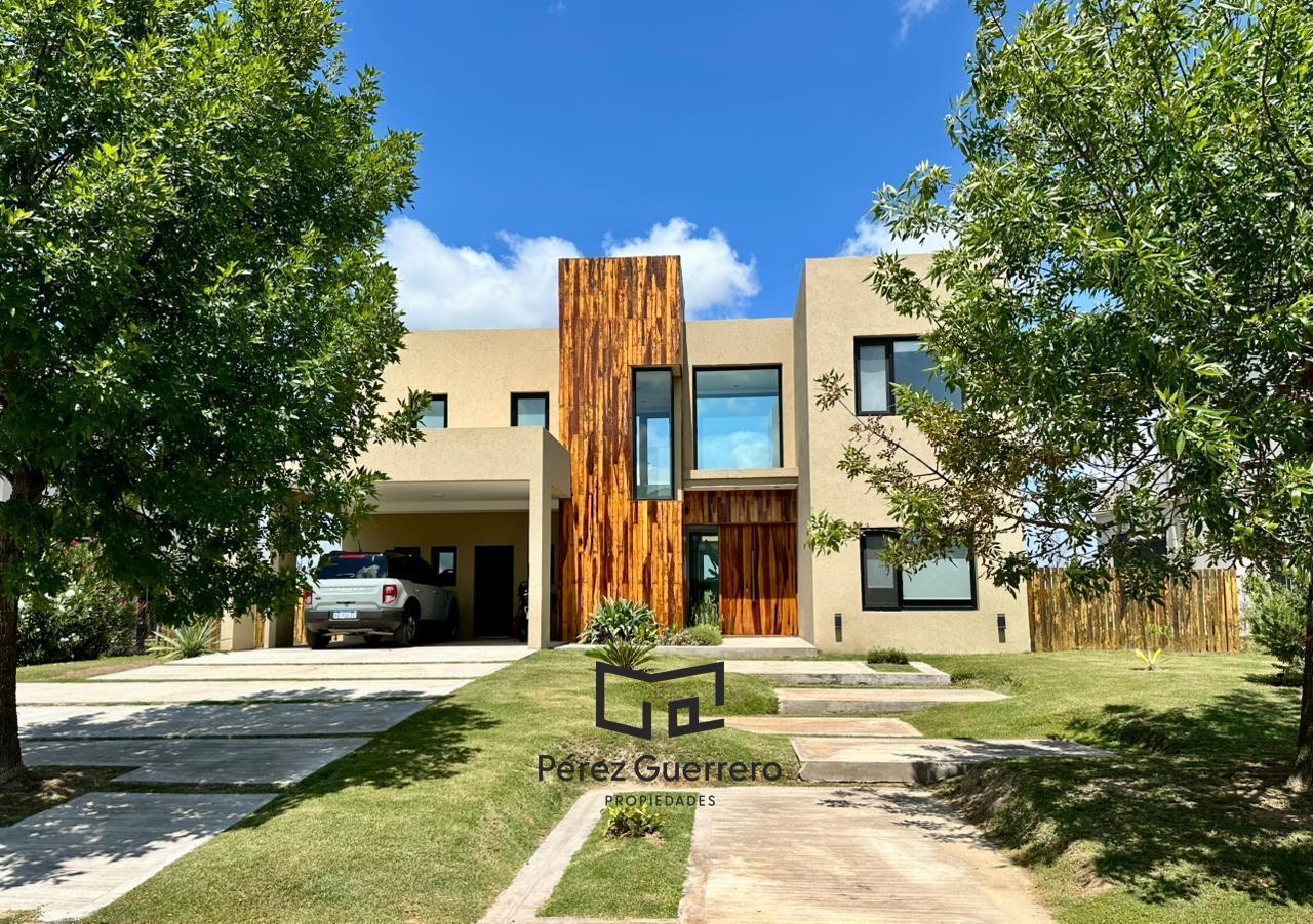 Casa en venta en El Cantón Golf con 5 dormitorios al golf