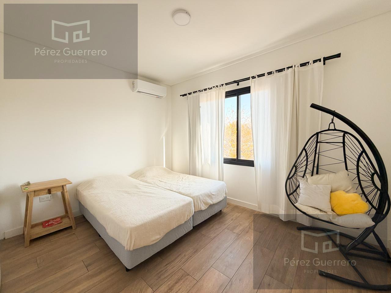 Foto de Casa en venta en el Canton a la laguna con 4 dormitorios y family, imagen 5
