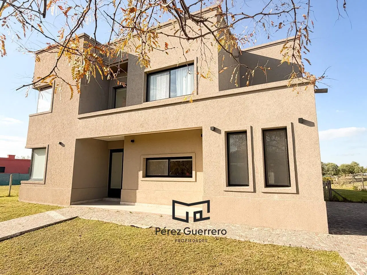 Casa en venta en el Canton a la laguna con 4 dormitorios y family 2