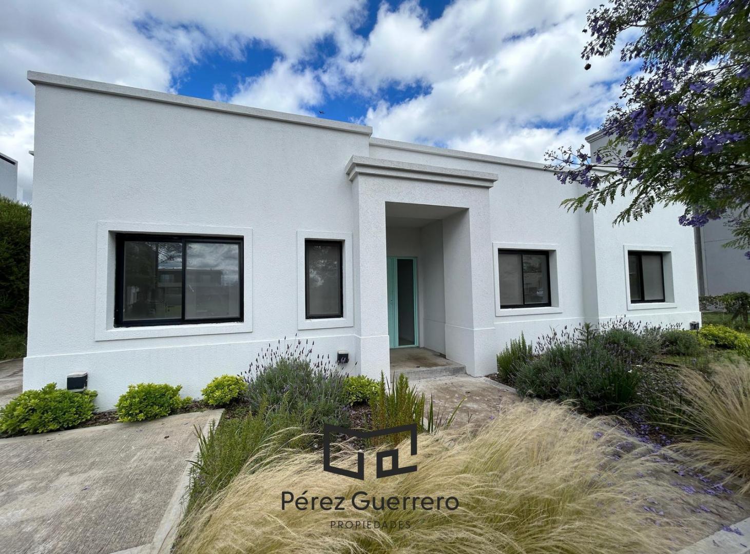 Casa en alquiler en Vistas Puertos con 3 dormitorios y pileta