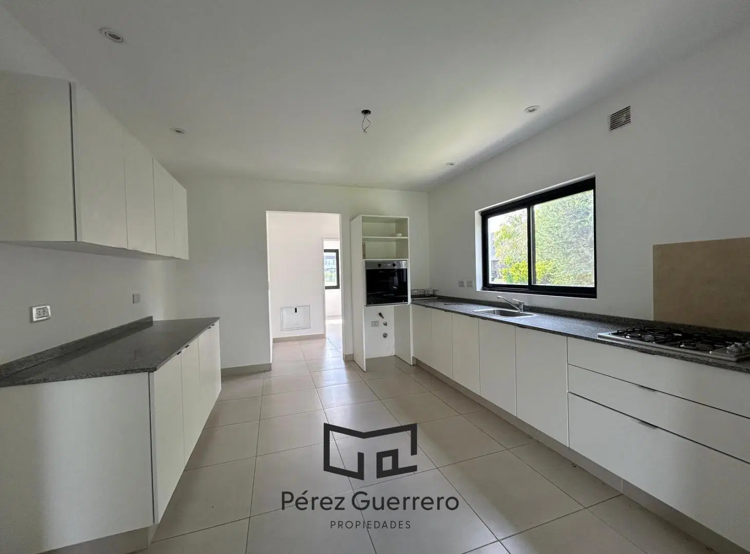 Casa en alquiler en Vistas Puertos con 3 dormitorios y pileta 2