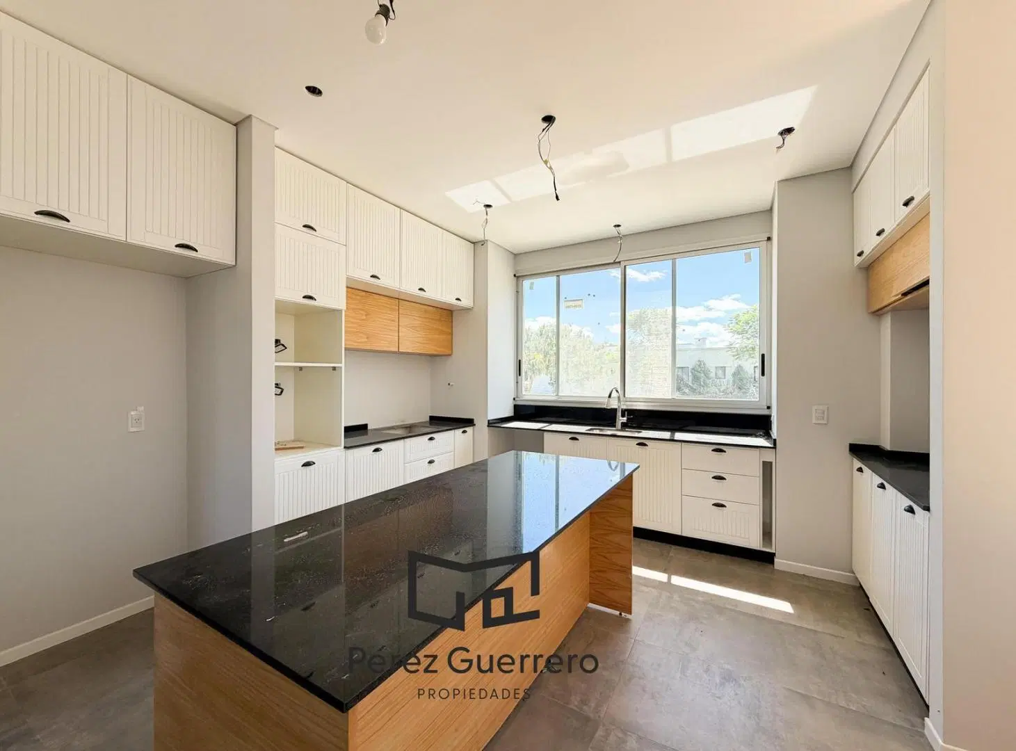 Casa en venta en San Matías con 3 dormitorios y pileta en lote interno 2