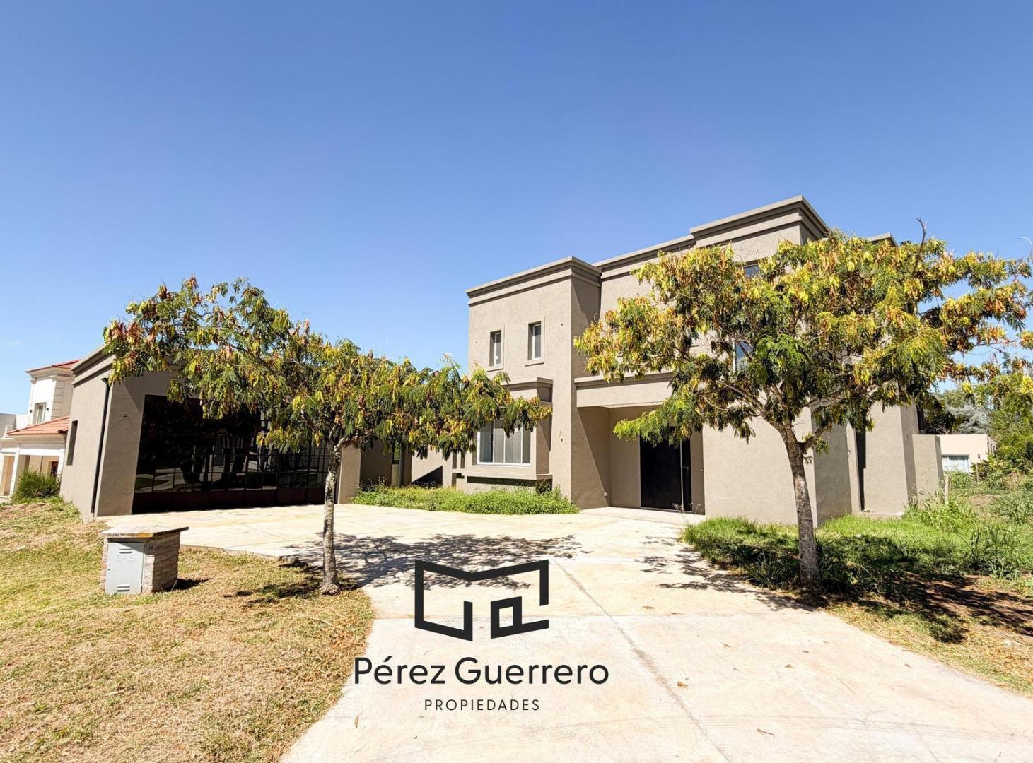 Casa en venta en San Matías con 3 dormitorios y pileta en lote interno