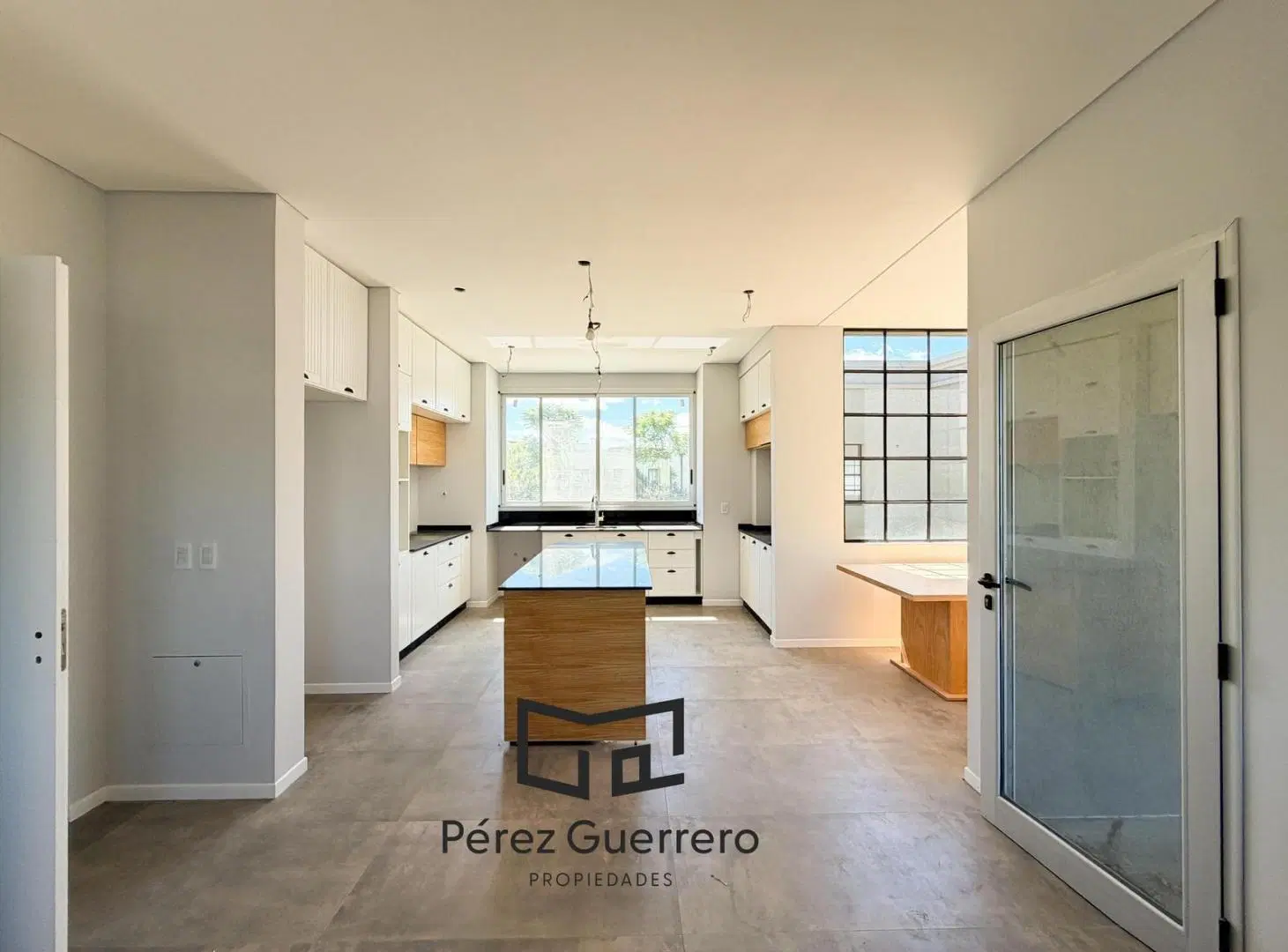 Casa en venta en San Matías con 3 dormitorios y pileta en lote interno 3