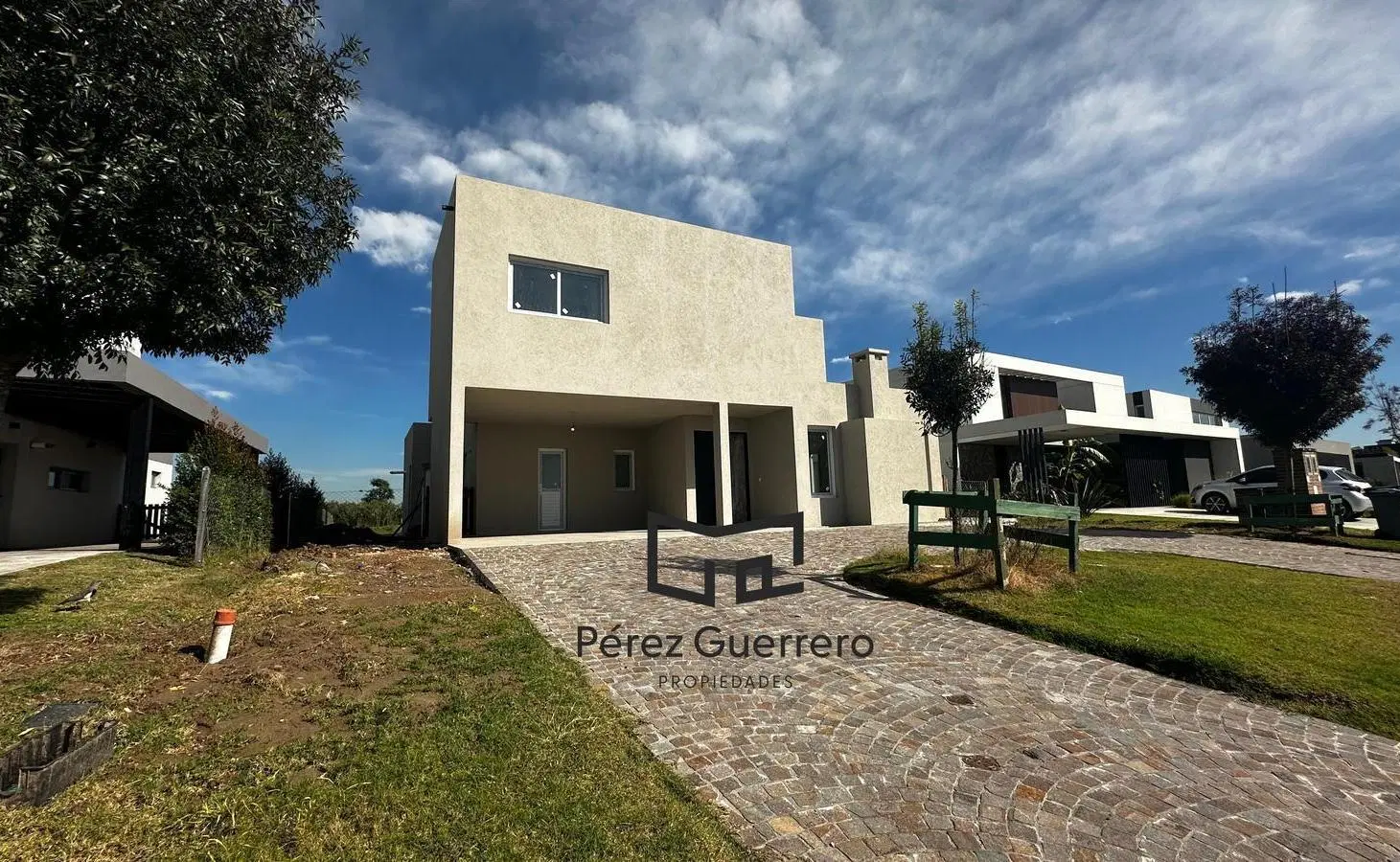 Casa en venta en Puertos Costas con 3 dormitorios en suite y pileta 3