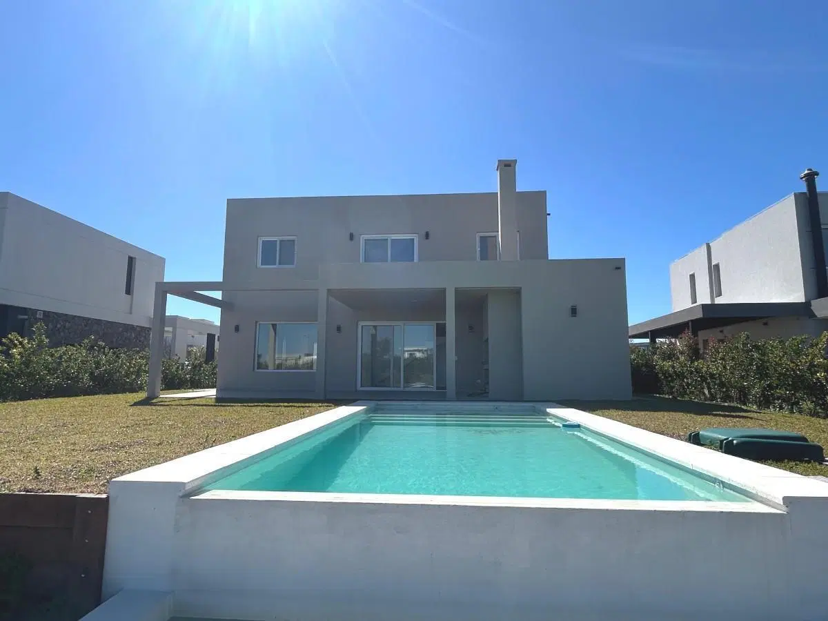 Casa en venta en Puertos Costas con 3 dormitorios en suite y pileta 2