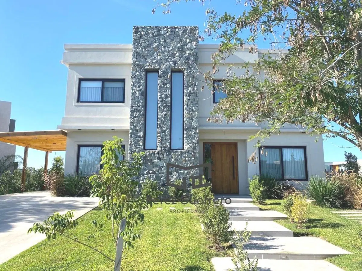 Casa en venta en el Canton a la laguna con 4 dormitorios y pileta 4