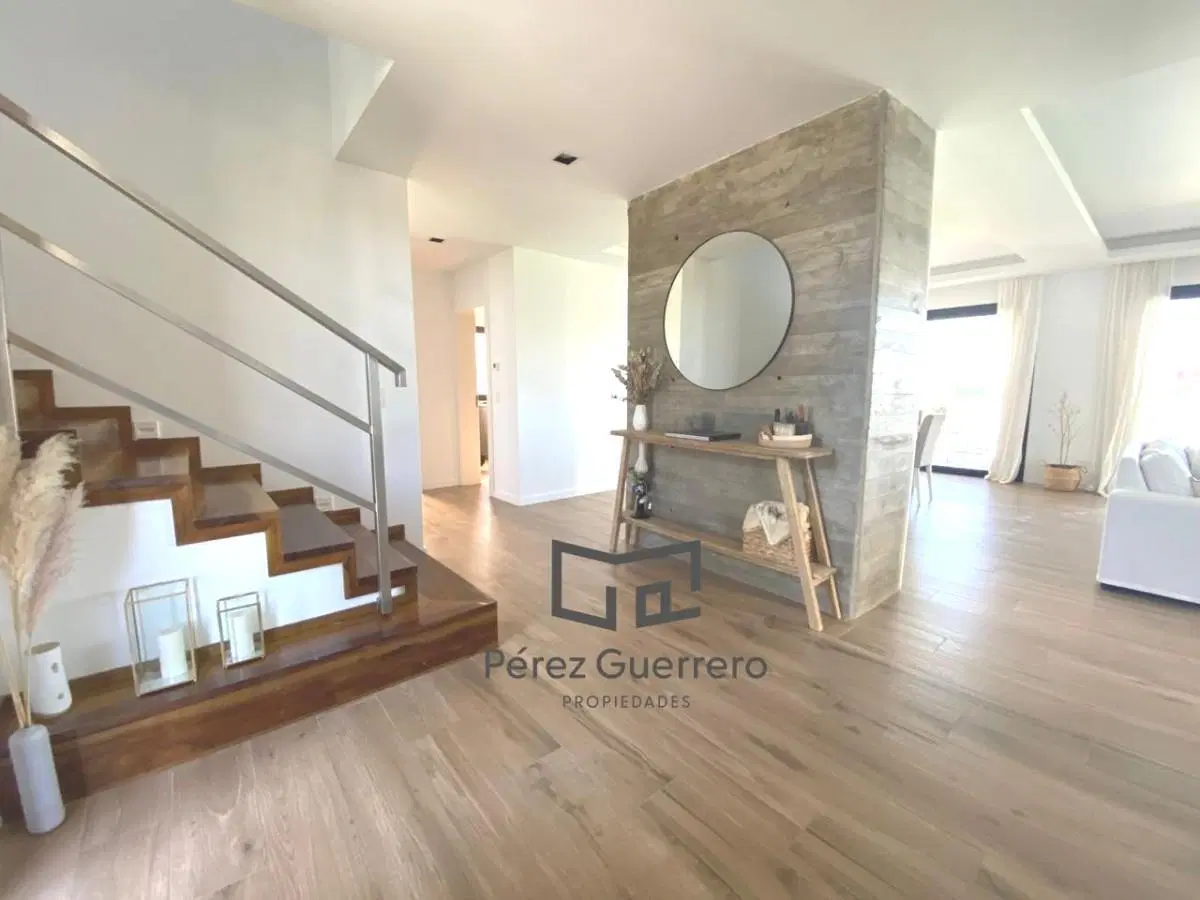 Casa en venta en el Canton a la laguna con 4 dormitorios y pileta 2