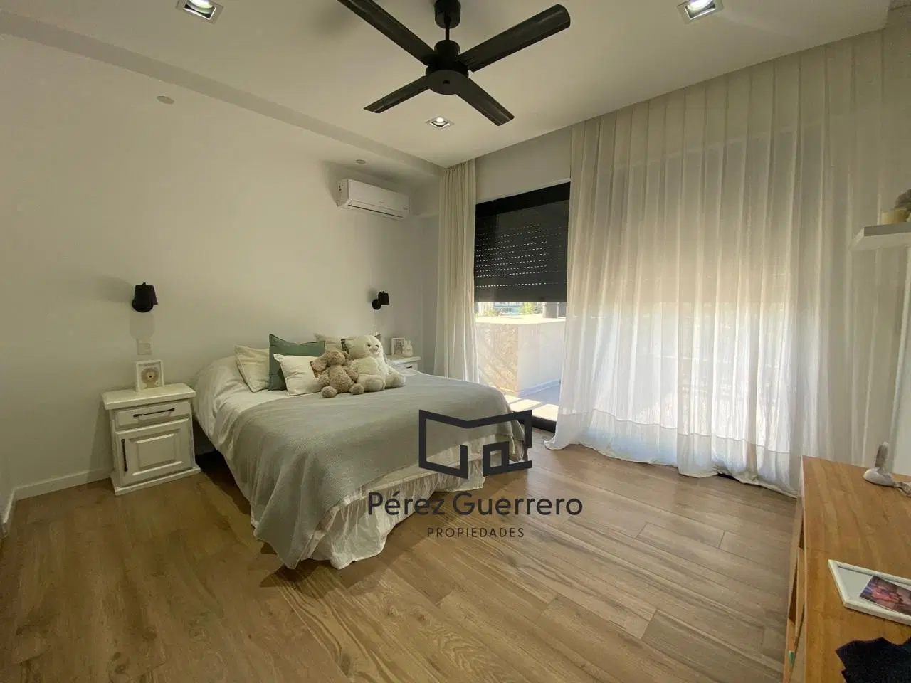 Casa en venta en el Canton a la laguna con 4 dormitorios y pileta 5