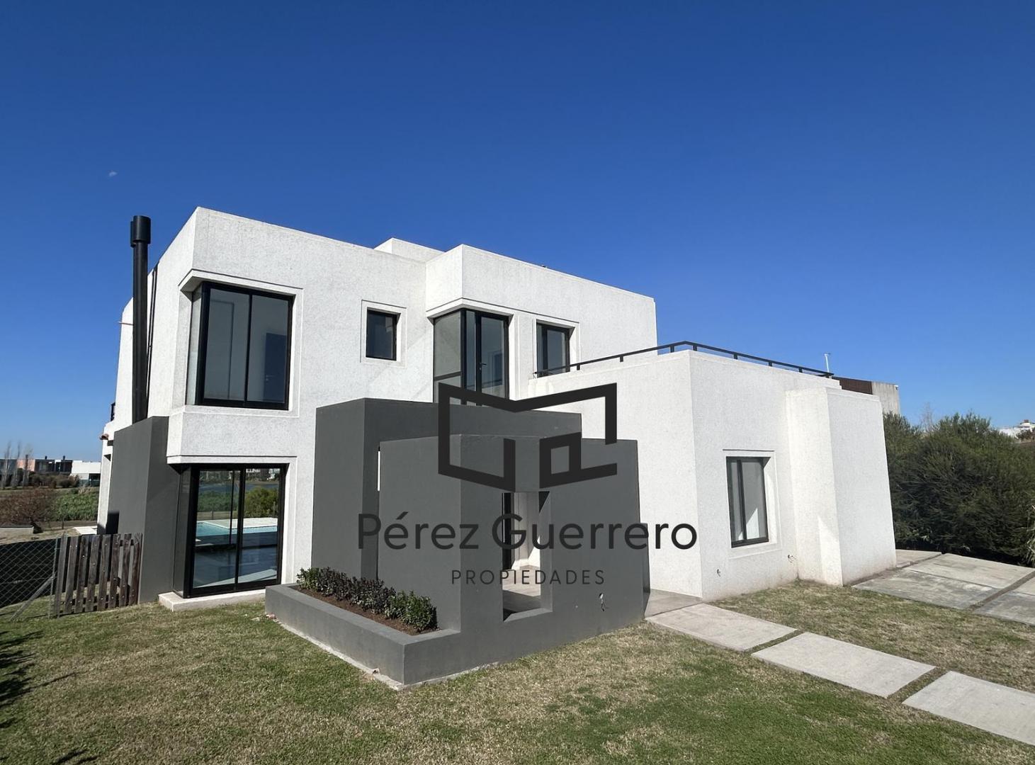 Casa en venta en el Canton Golf con 4 dormitorios y espectacular vista