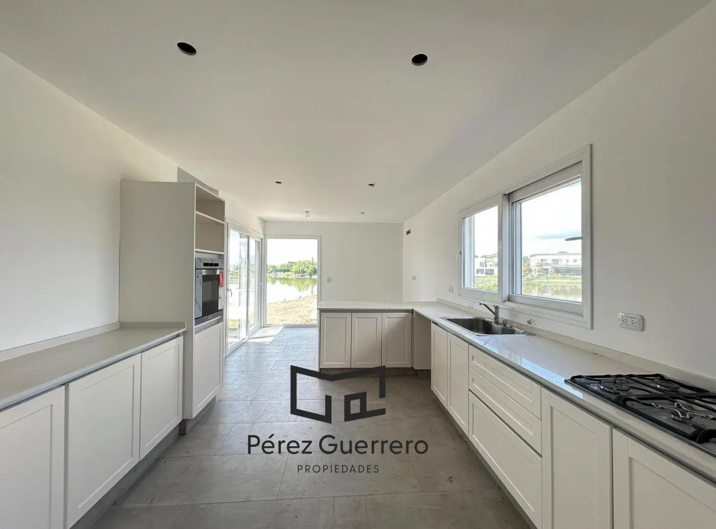Casa en venta en el Canton a la laguna con 3 dormitorios y pileta 3