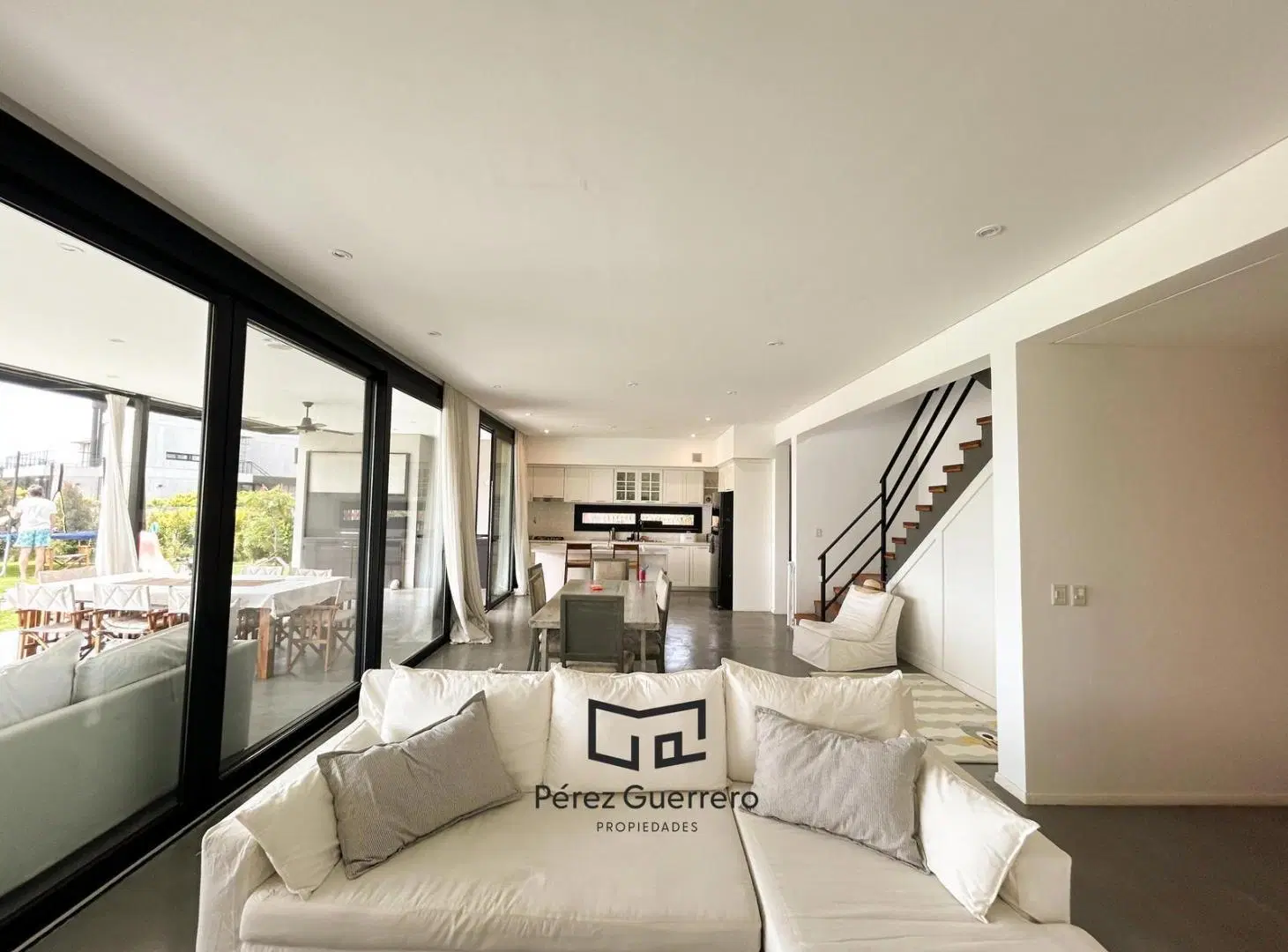 Casa en VENTA en el Cantón vista abierta al Golf 4
