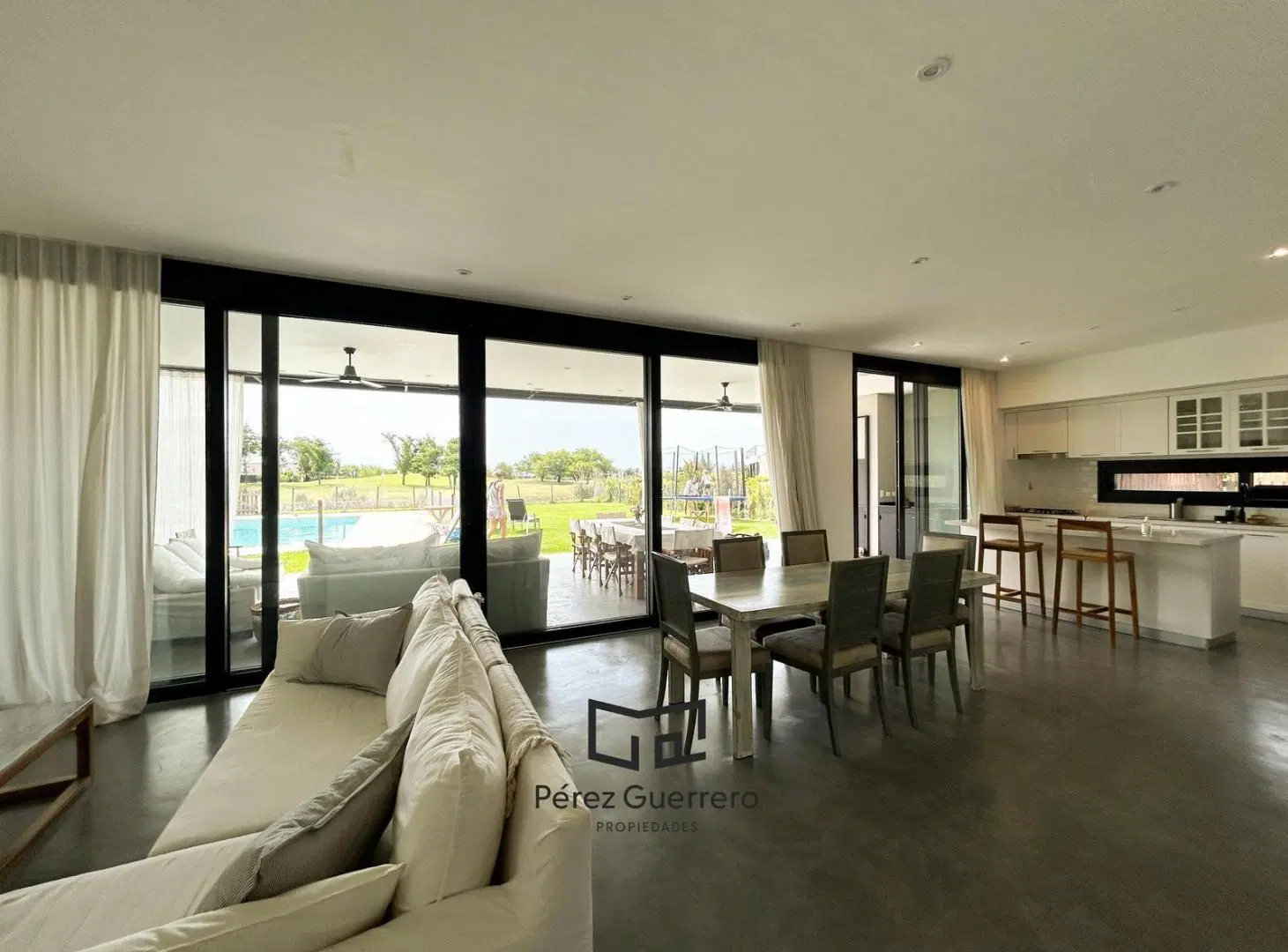 Casa en VENTA en el Cantón vista abierta al Golf 3