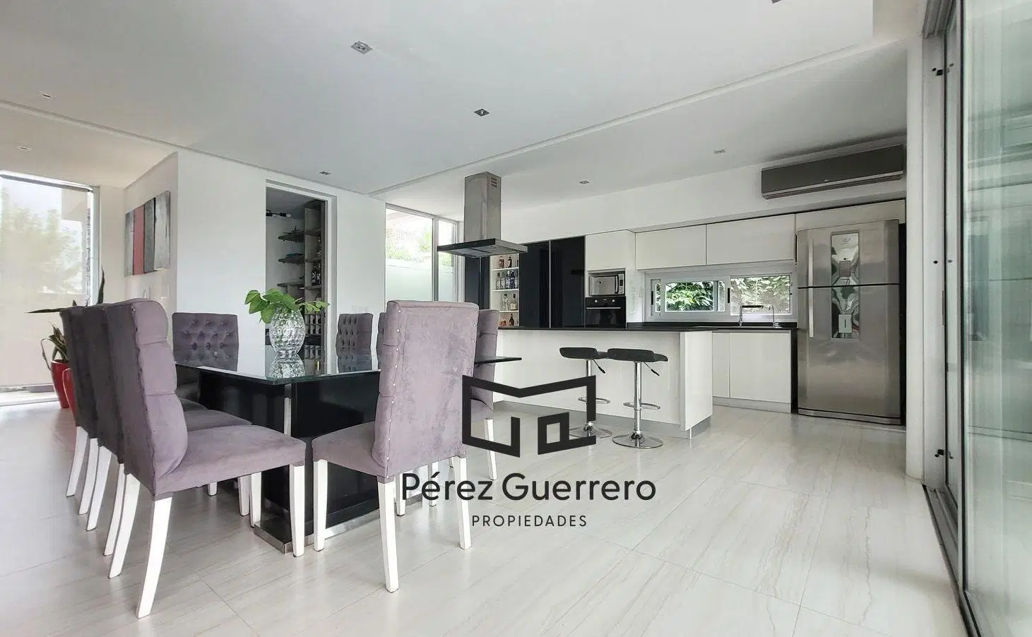Casa en venta en el Canton Islas con 3 dormitorios a la laguna 3