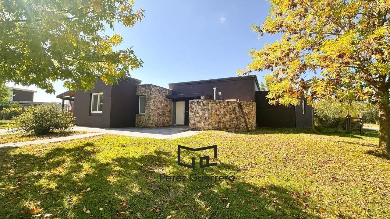 Casa en alquiler anual Canton Islas con pileta 4
