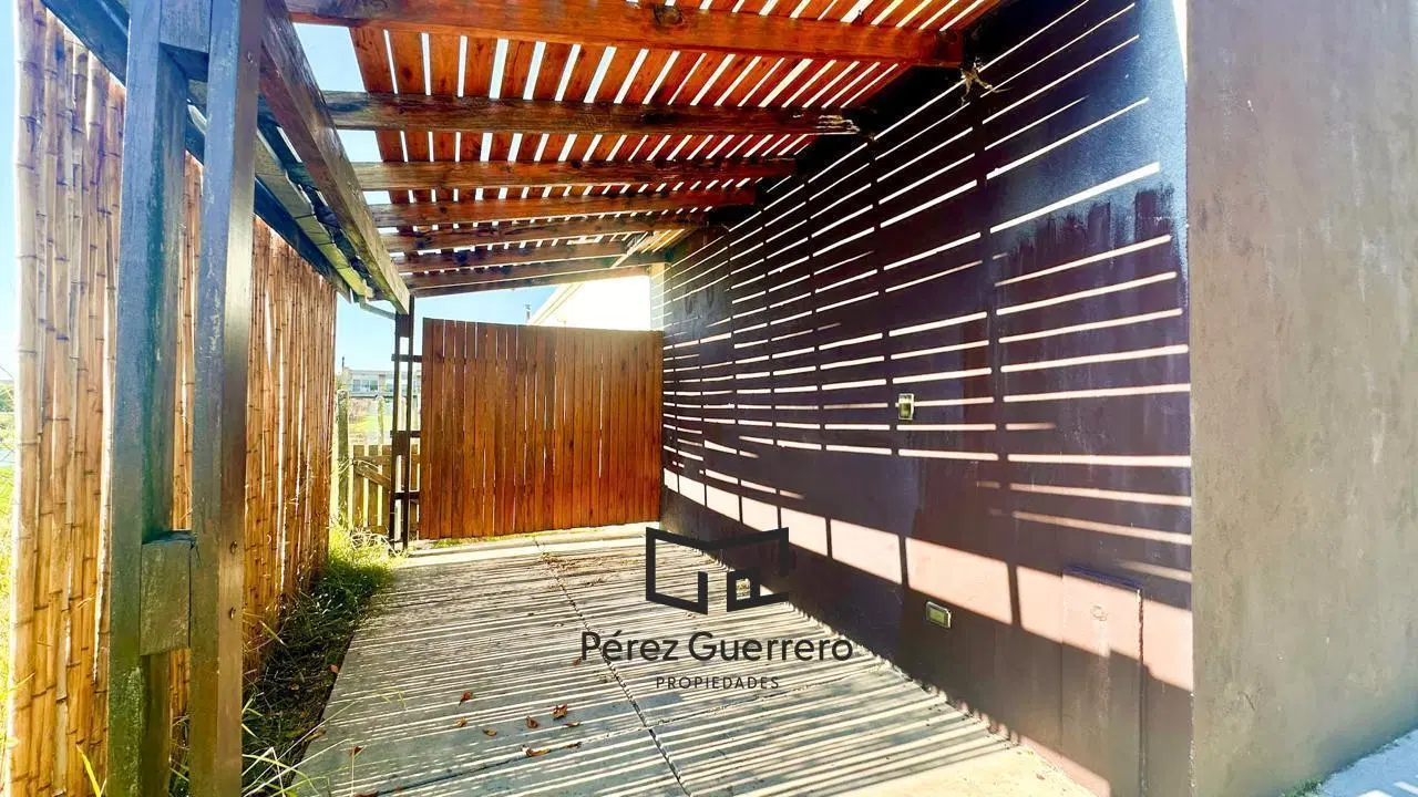 Casa en alquiler anual Canton Islas con pileta 3