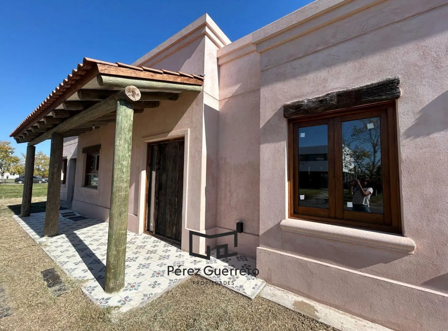 Casa en venta en Cantón Golf con 4 dormitorios en lote central 5