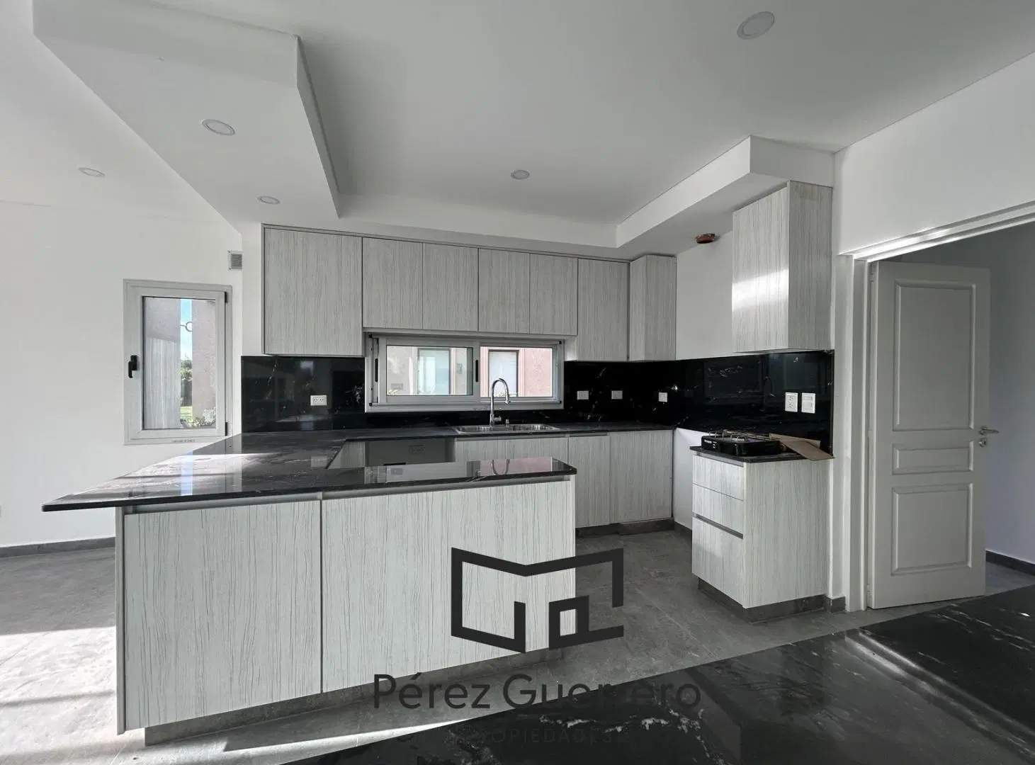 Casa en venta en Puertos Vistas con 5 dormitorios y pileta 8