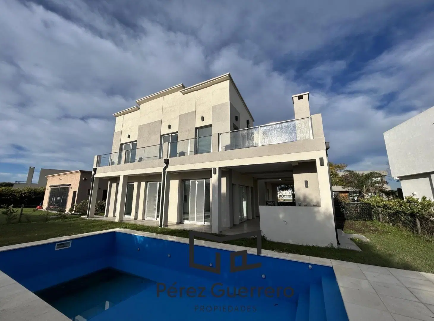 Casa en venta en Puertos Vistas con 5 dormitorios y pileta 5