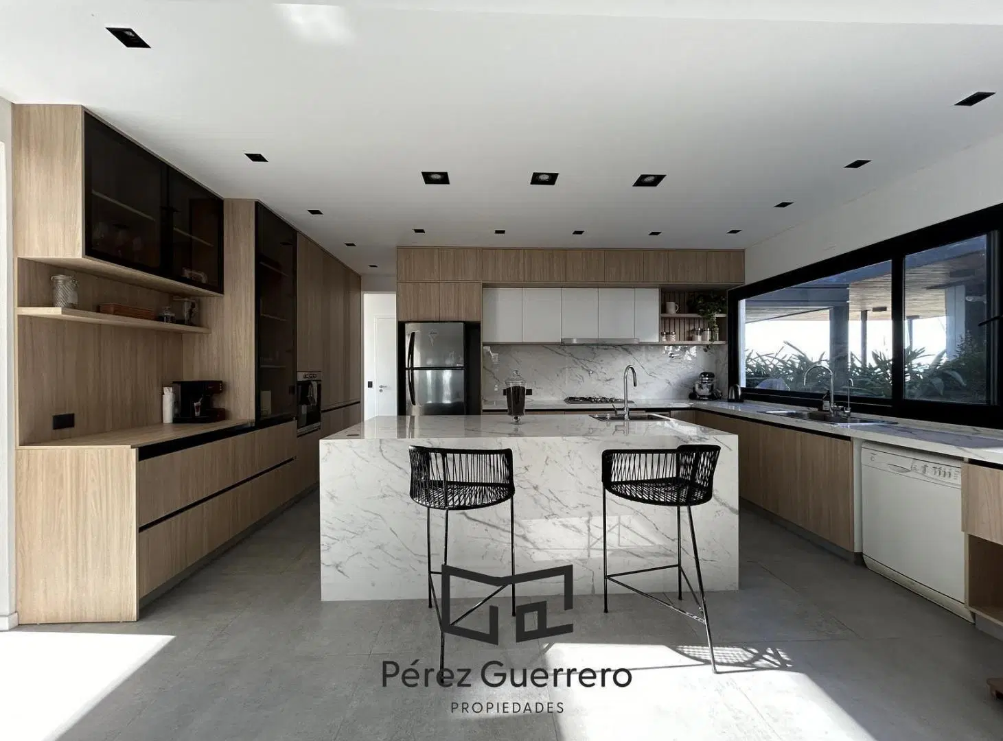 Casa en venta a la laguna en Puertos Costas CON RENTA 5