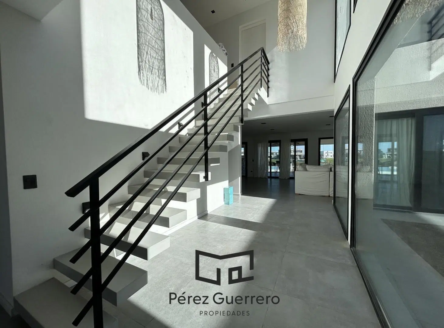 Casa en venta a la laguna en Puertos Costas CON RENTA 3