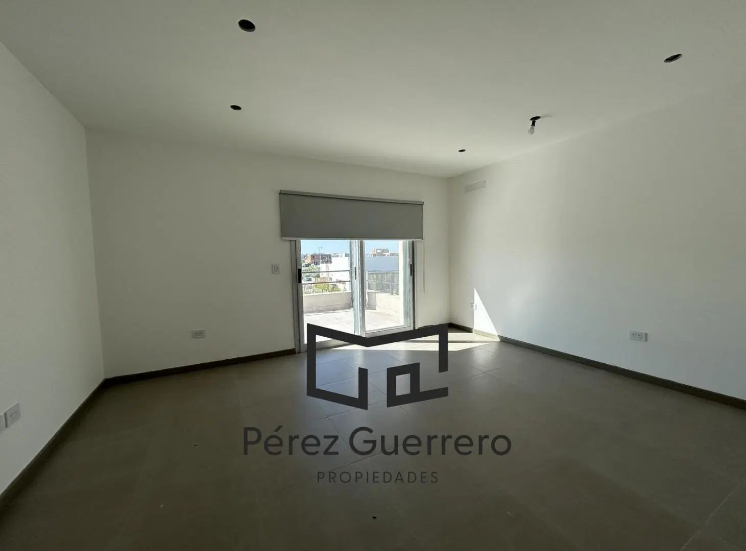 Casa en venta en Puertos Riberas con 3 dormitorios y pileta lote central 5