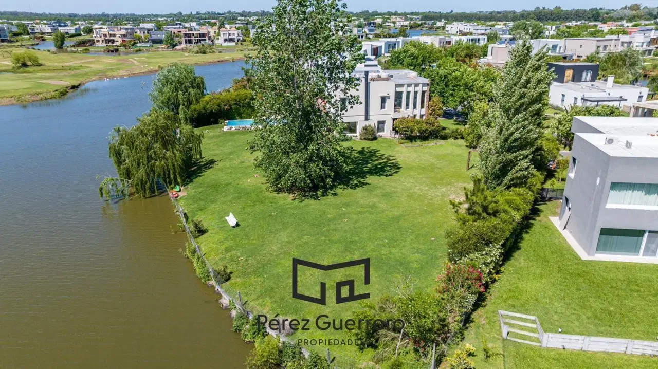 Terreno en venta en el Canton Islas a la laguna ESTE 1