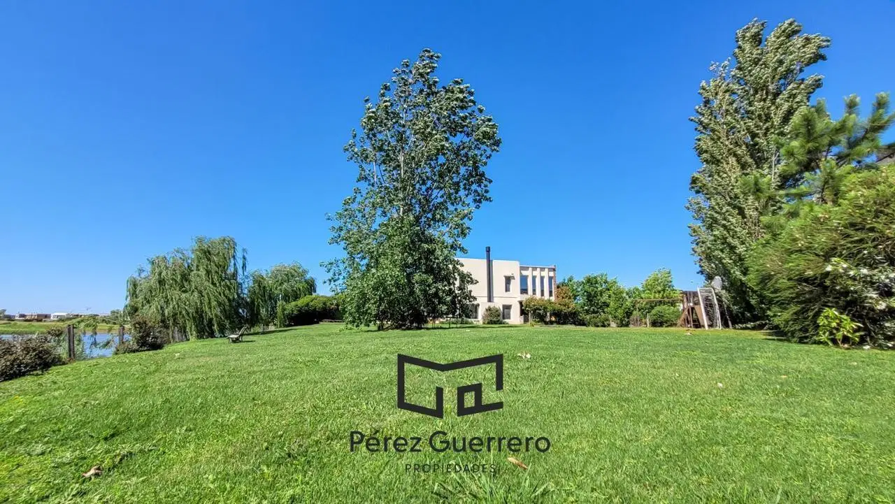 Terreno en venta en el Canton Islas a la laguna ESTE 5