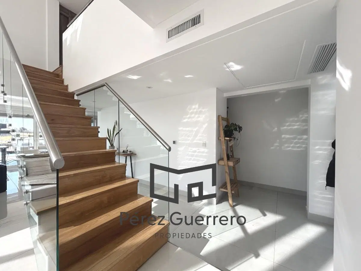 Casa en  venta en el Cantón Islas con 4 dormitorios a la laguna 5