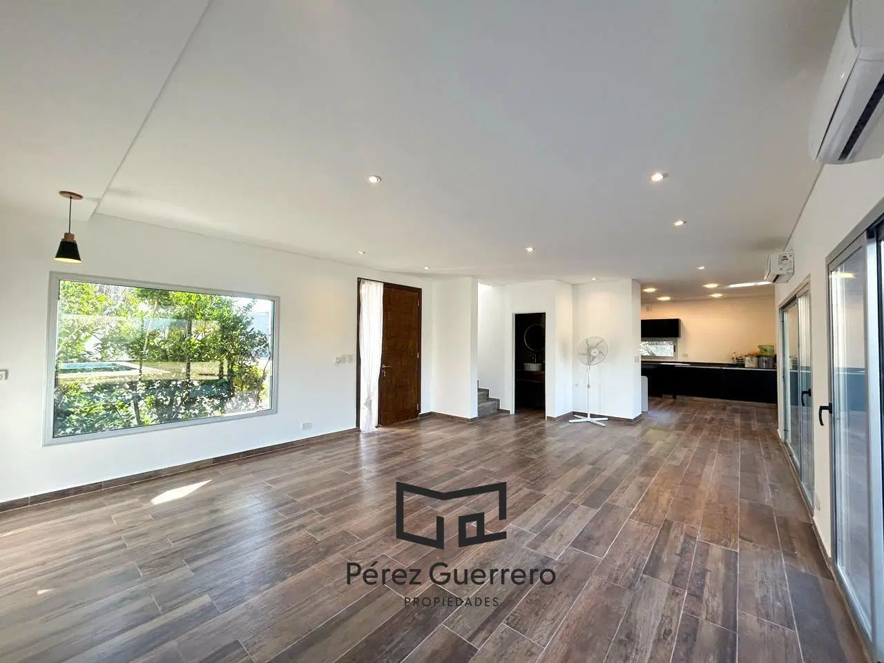 Casa en venta en el Canton lote central con 3 dormitorios 2