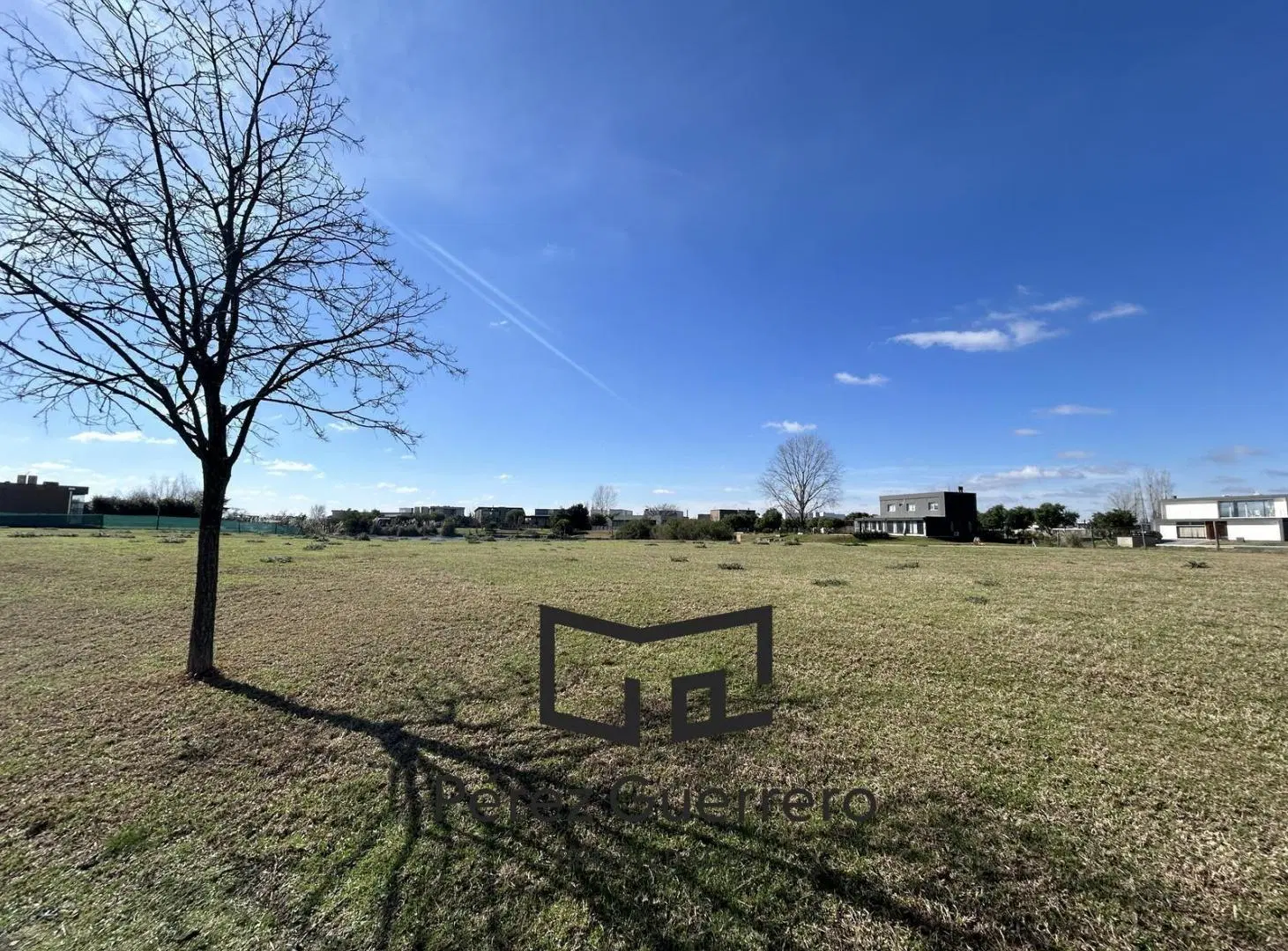 Terreno en venta a la laguna en Canton Norte 5