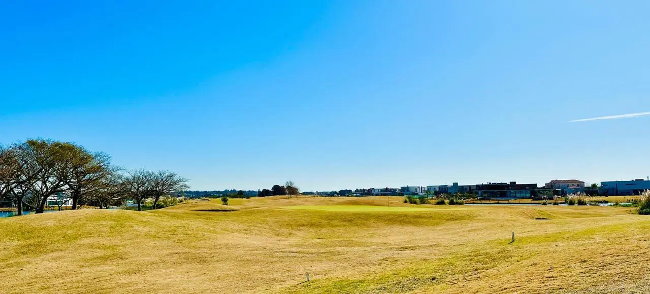 Terreno en venta a la laguna en Canton Norte 3