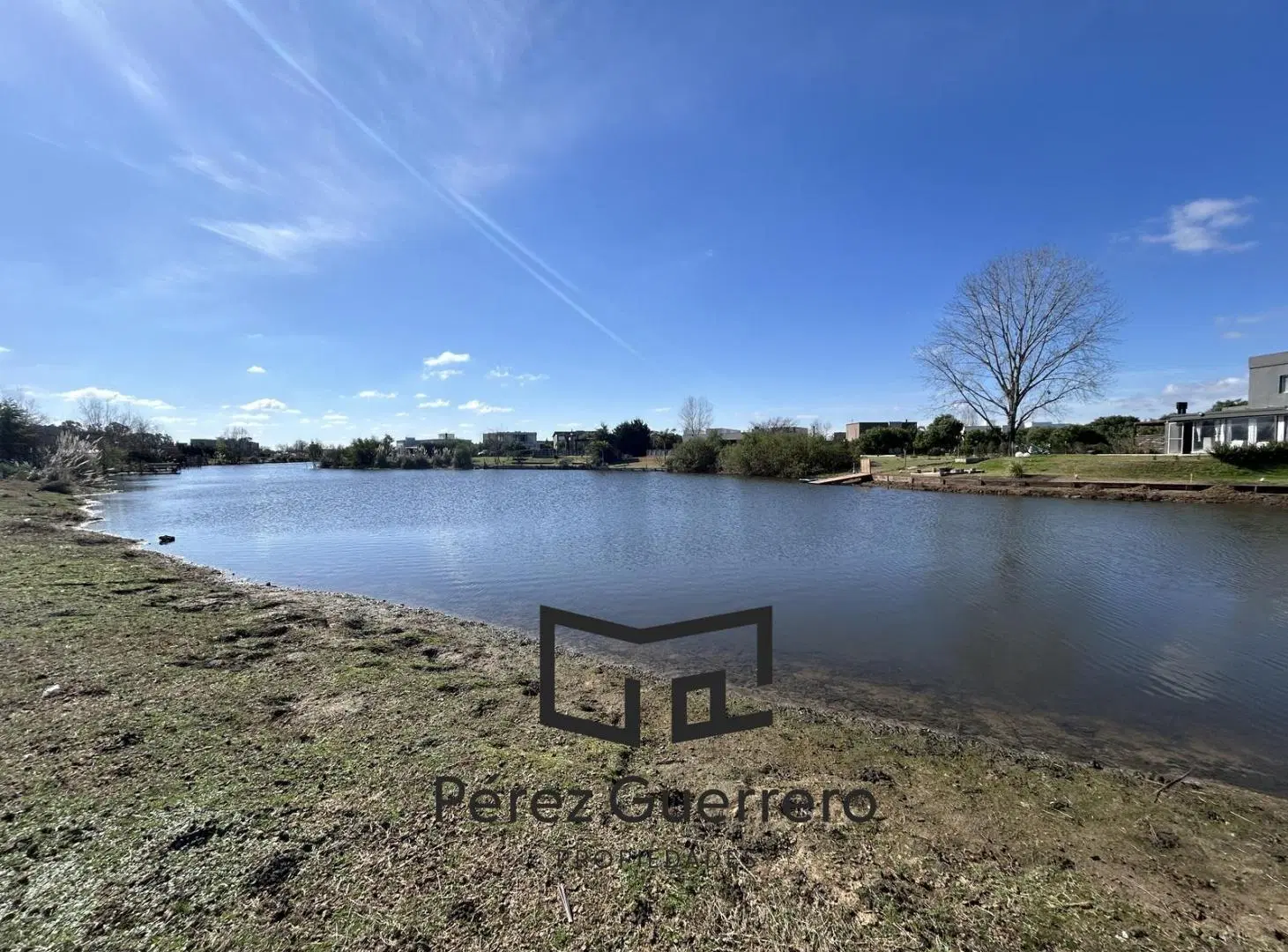 Terreno en venta a la laguna en Canton Norte 4