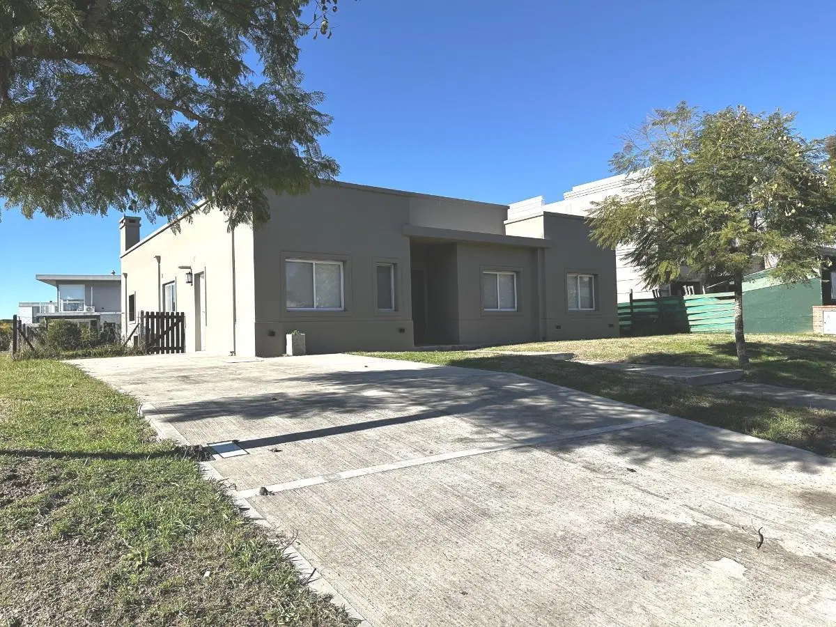 Casa en venta en Puertos Vistas lote central 4