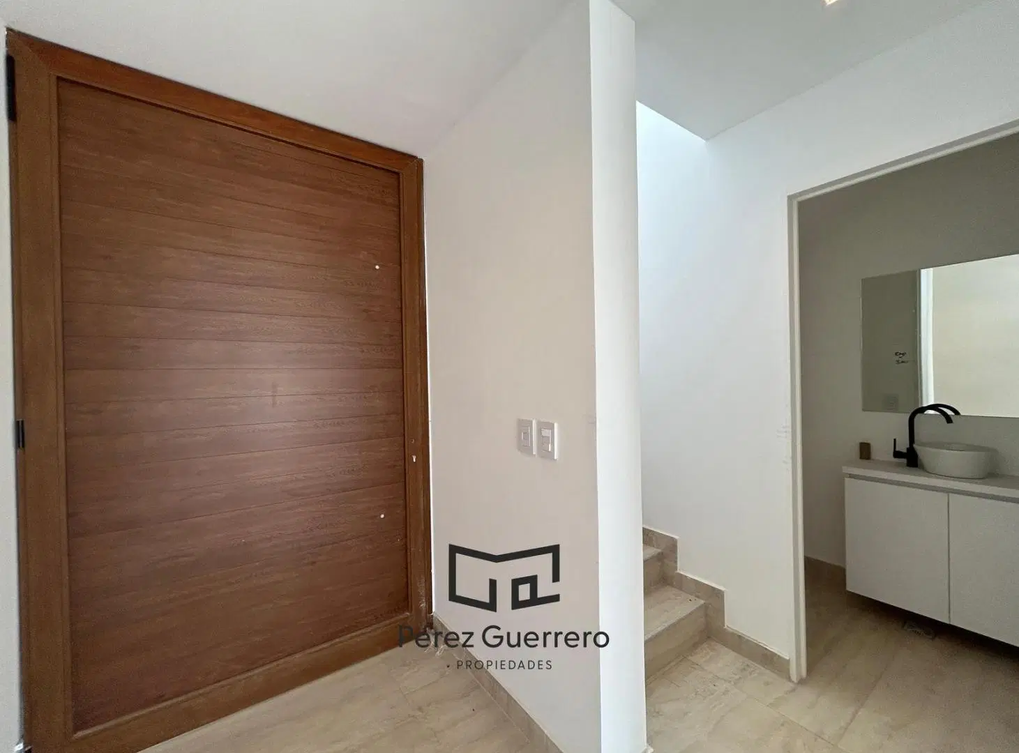 Casa en venta en el Cantón a la laguna y pileta 2