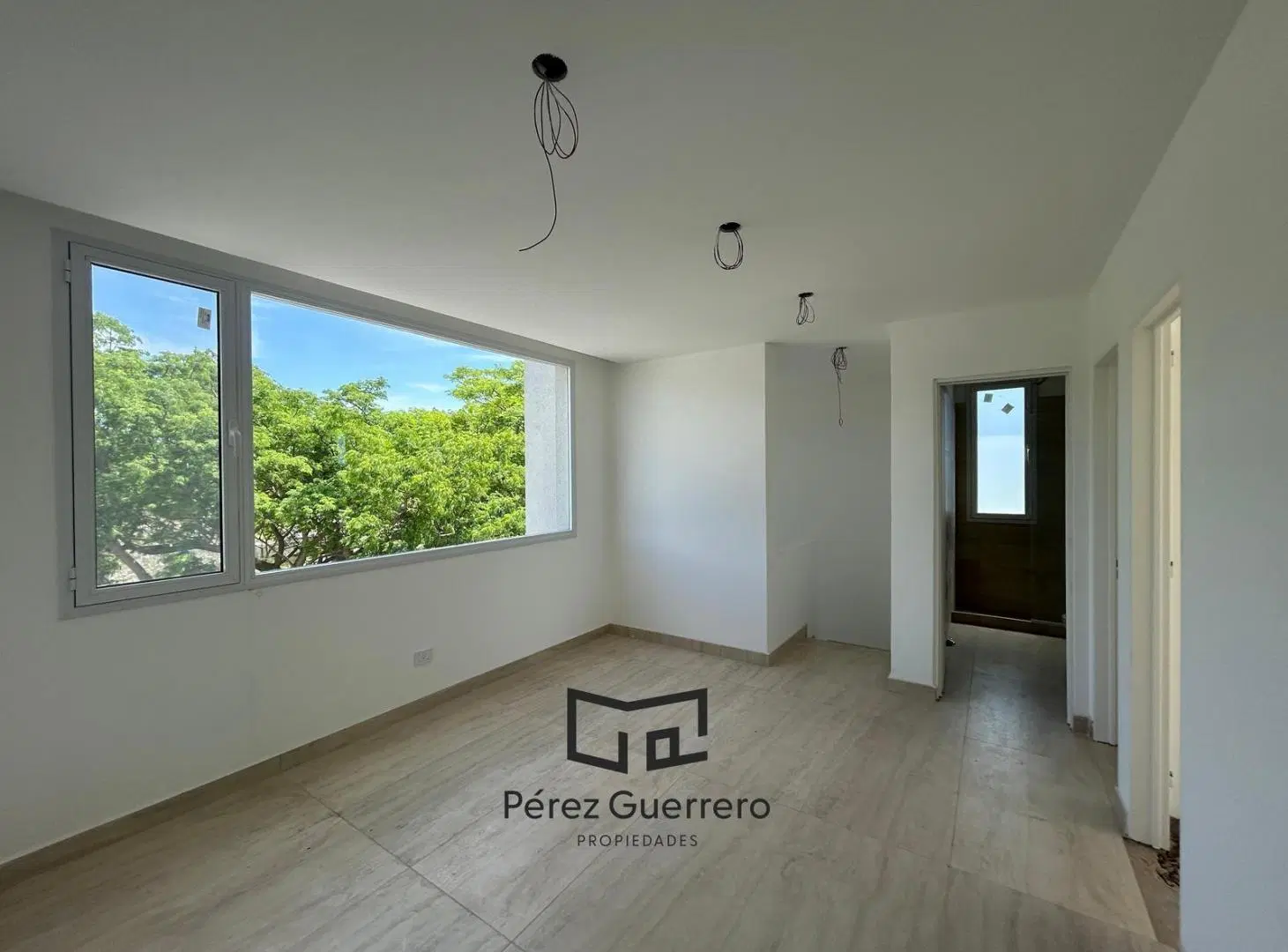 Casa en venta en el Cantón a la laguna y pileta 3