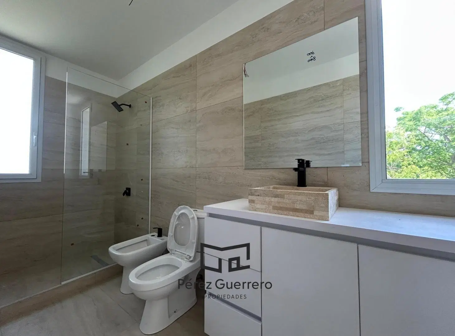 Casa en venta en el Cantón a la laguna y pileta 8