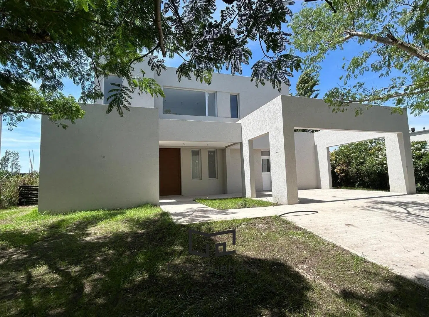 Casa en venta en el Cantón a la laguna y pileta 4