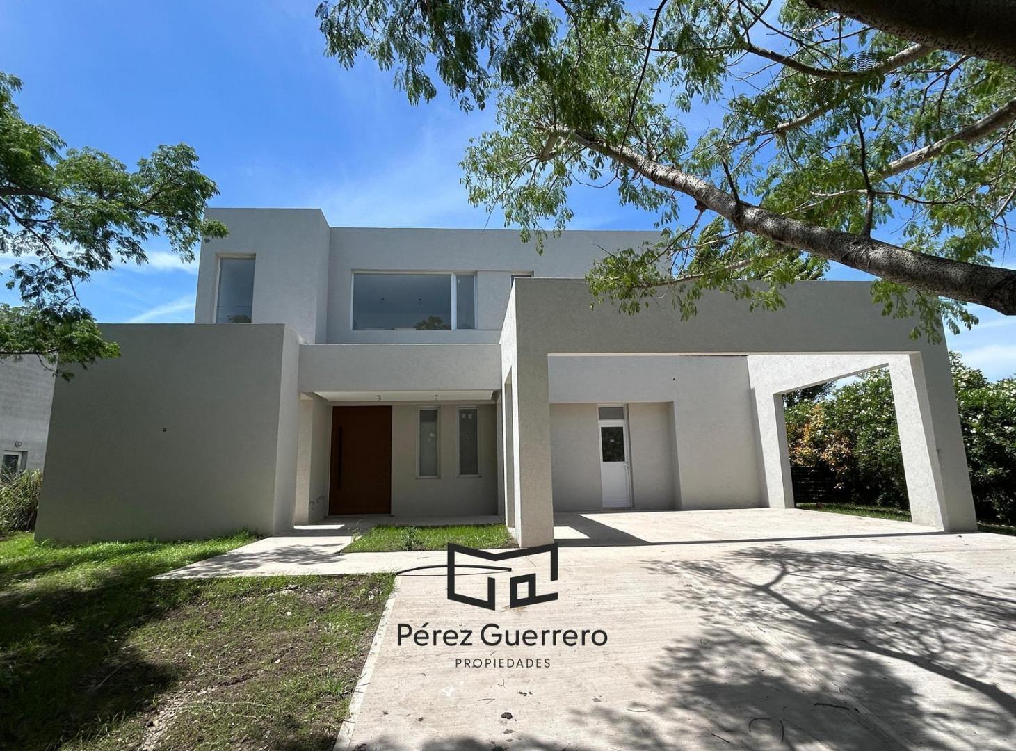 Casa en venta en el Cantón a la laguna y pileta