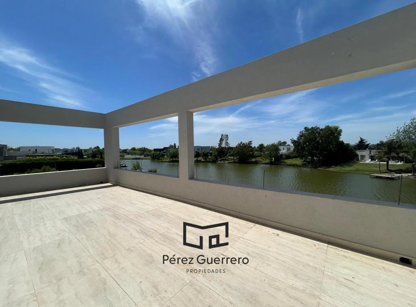 Casa en venta en el Cantón a la laguna y pileta 5