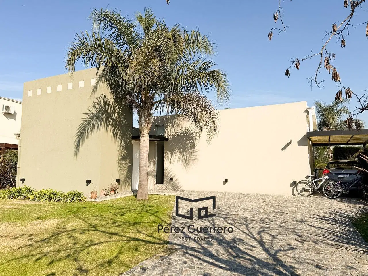 Casa en venta en el Canton Islas con 3 dormitorios y pileta 3